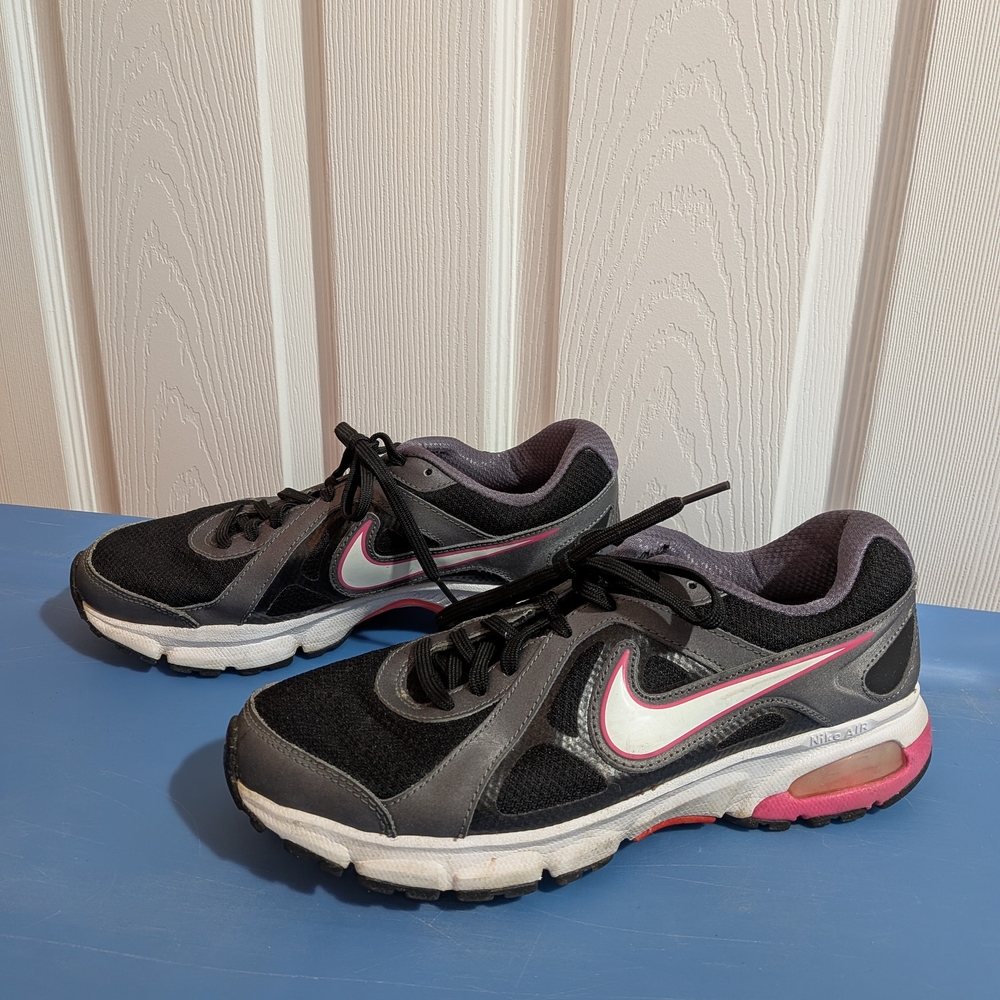 Nike Women's Black and Pink Running Shoes